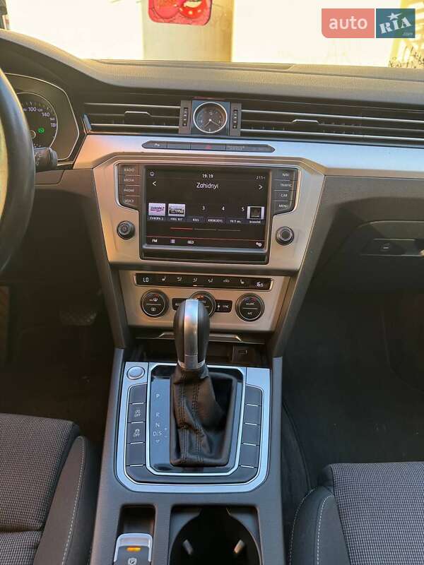 Универсал Volkswagen Passat 2015 в Ивано-Франковске