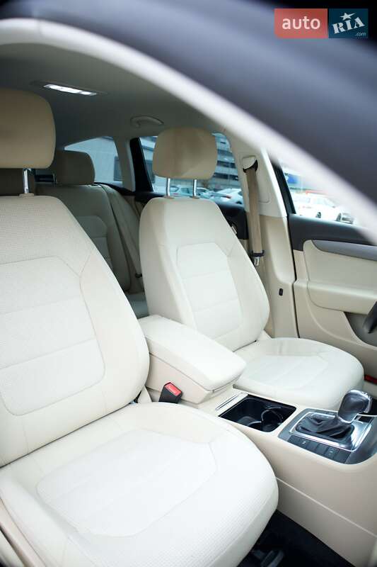 Универсал Volkswagen Passat 2012 в Ивано-Франковске