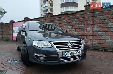 Седан Volkswagen Passat 2008 в Ровно