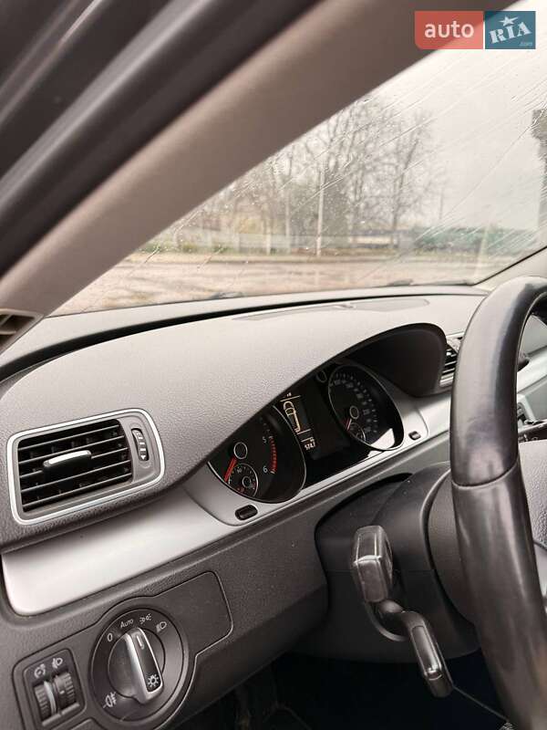 Универсал Volkswagen Passat 2011 в Киеве