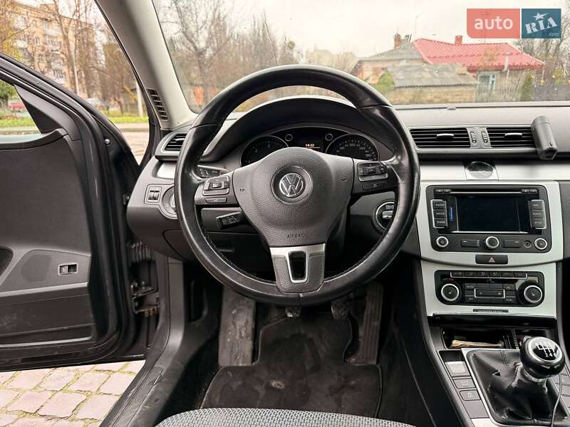 Универсал Volkswagen Passat 2011 в Киеве