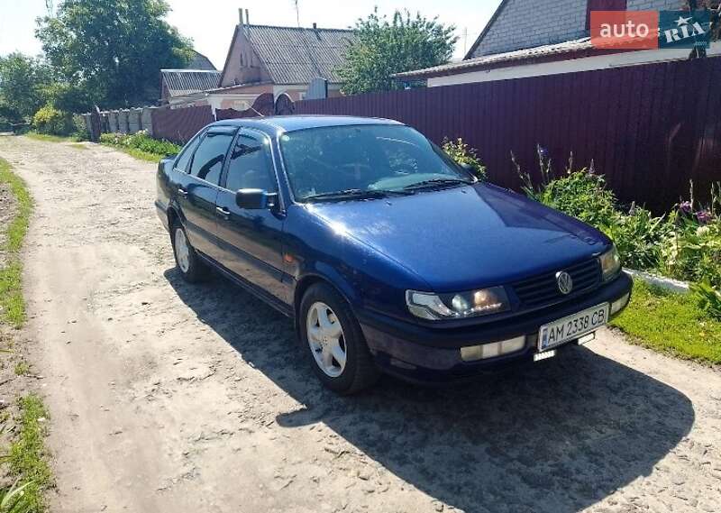 Седан Volkswagen Passat 1996 в Чуднове