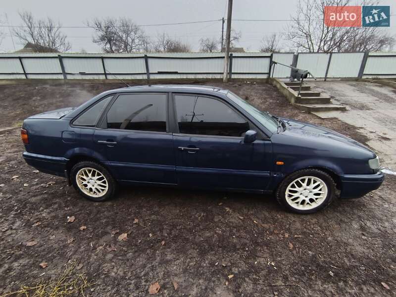 Седан Volkswagen Passat 1996 в Смеле