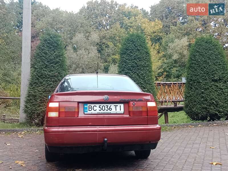 Седан Volkswagen Passat 1995 в Дрогобыче
