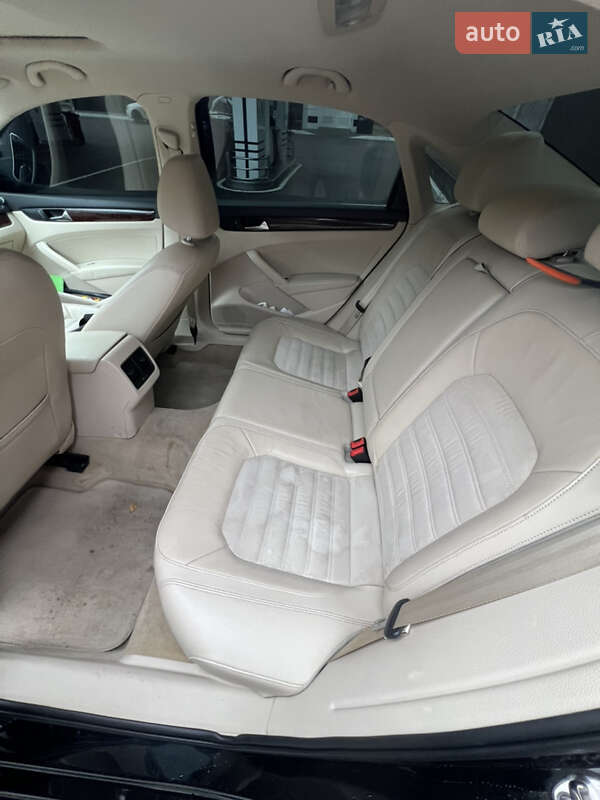 Седан Volkswagen Passat 2012 в Киеве