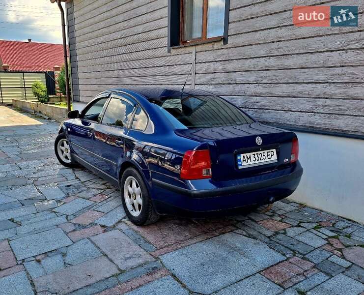 Седан Volkswagen Passat 2000 в Емильчине
