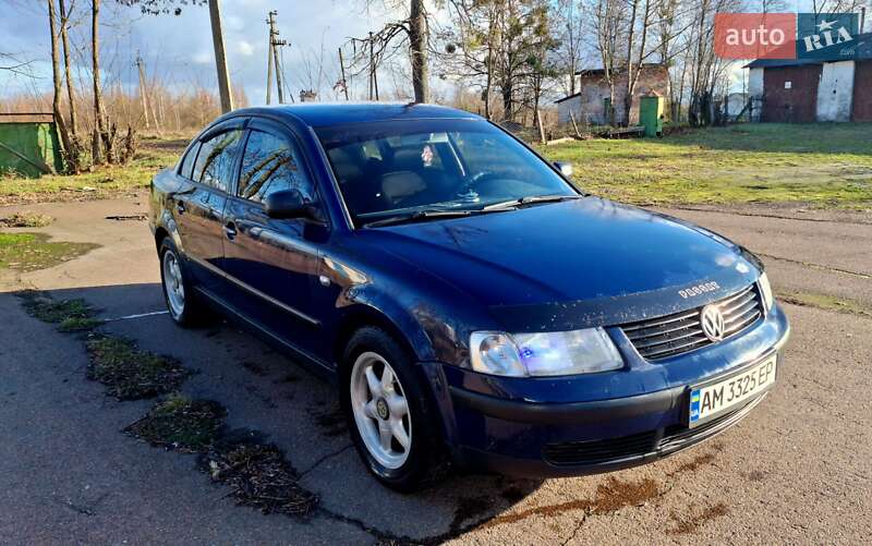 Седан Volkswagen Passat 2000 в Емильчине