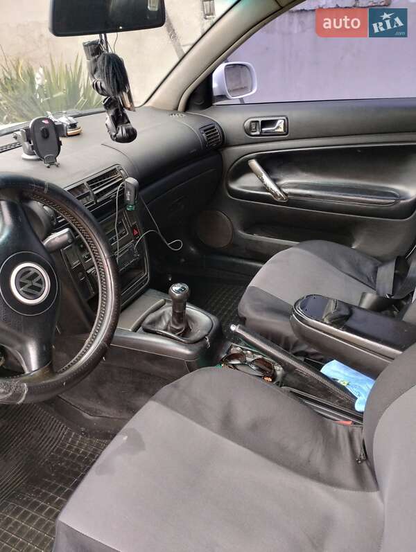 Седан Volkswagen Passat 1998 в Радехове