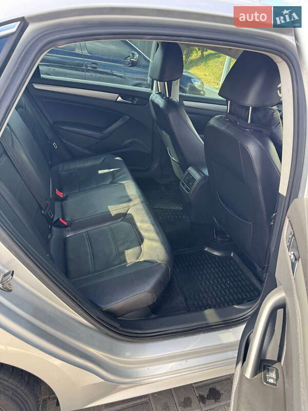 Седан Volkswagen Passat 2013 в Дунаевцах