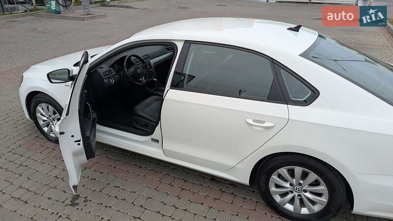 Седан Volkswagen Passat 2015 в Ивано-Франковске