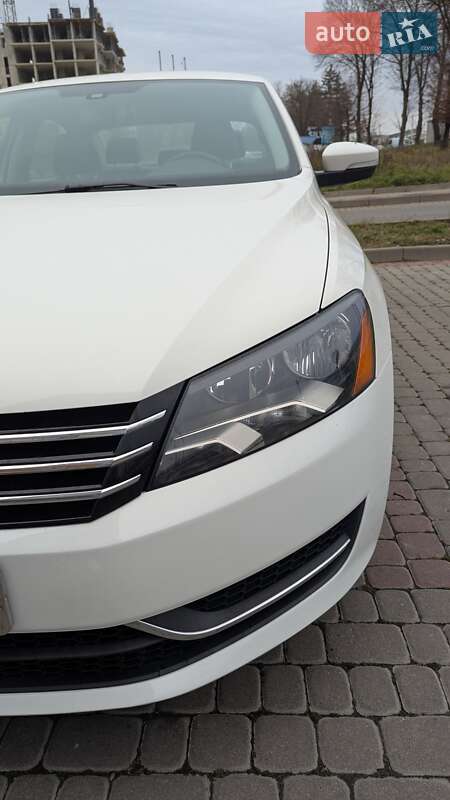 Седан Volkswagen Passat 2015 в Ивано-Франковске