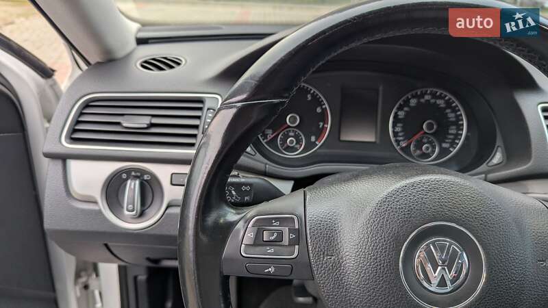 Седан Volkswagen Passat 2015 в Ивано-Франковске