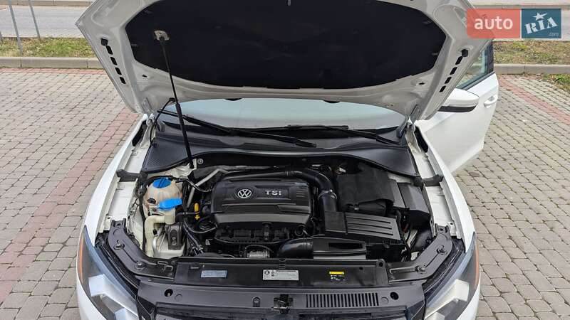 Седан Volkswagen Passat 2015 в Ивано-Франковске