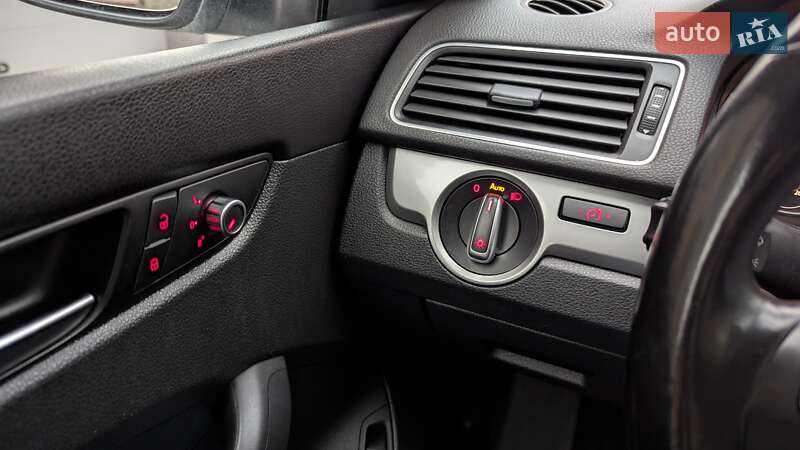 Седан Volkswagen Passat 2015 в Ивано-Франковске