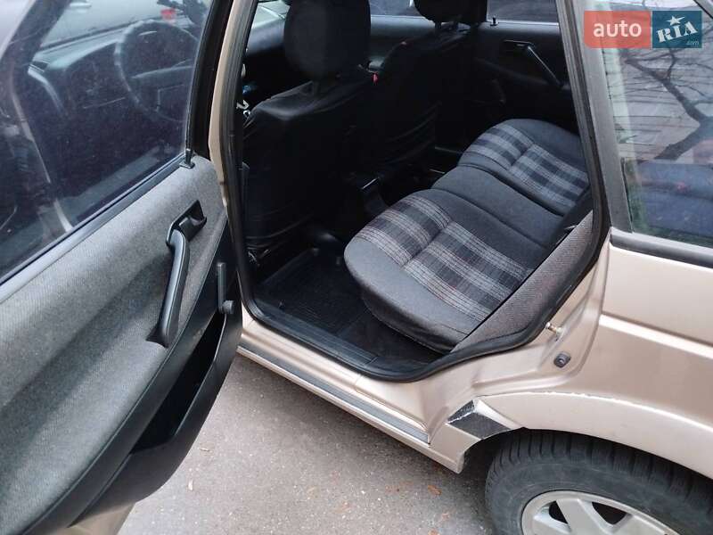Седан Volkswagen Passat 1989 в Харькове