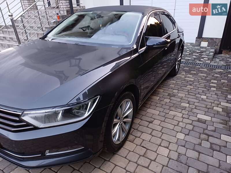 Седан Volkswagen Passat 2018 в Чернівцях