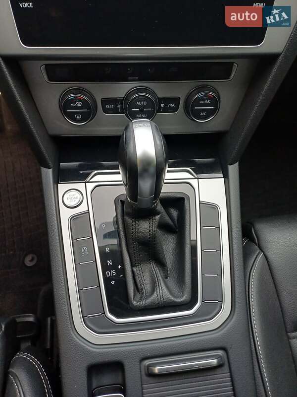 Седан Volkswagen Passat 2018 в Чернівцях