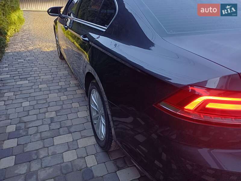 Седан Volkswagen Passat 2018 в Чернівцях