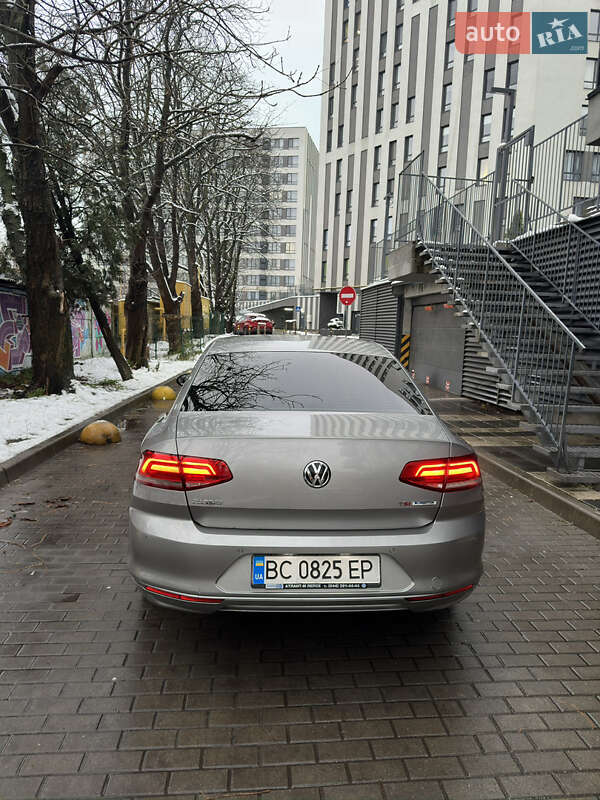 Седан Volkswagen Passat 2016 в Львове