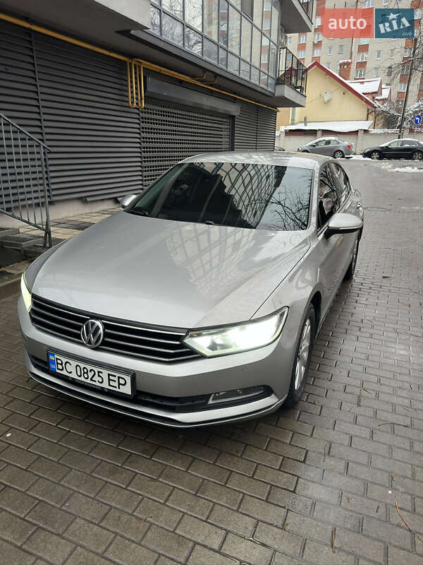 Седан Volkswagen Passat 2016 в Львове