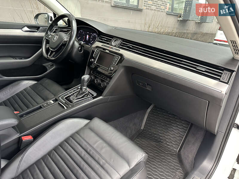 Универсал Volkswagen Passat 2017 в Львове