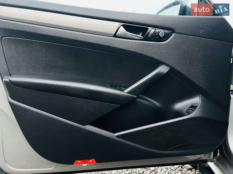 Седан Volkswagen Passat 2012 в Харькове