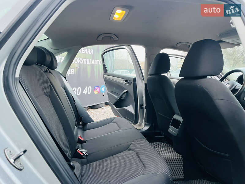 Седан Volkswagen Passat 2012 в Харькове