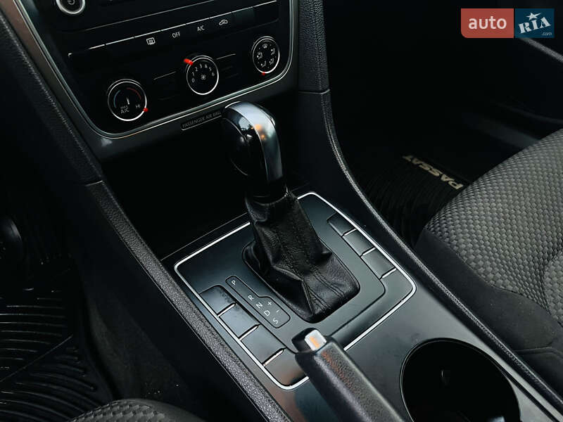 Седан Volkswagen Passat 2012 в Харькове