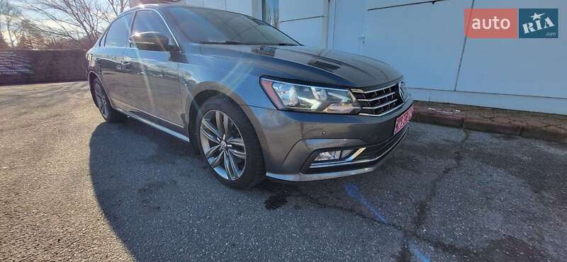 Седан Volkswagen Passat 2016 в Кропивницком