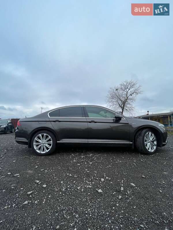 Седан Volkswagen Passat 2015 в Ужгороде фото 8 Седан Volkswagen Passat 2015 в Ужгороде