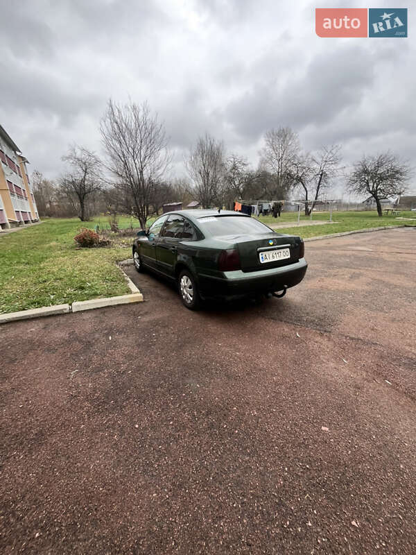 Седан Volkswagen Passat 1998 в Овручі