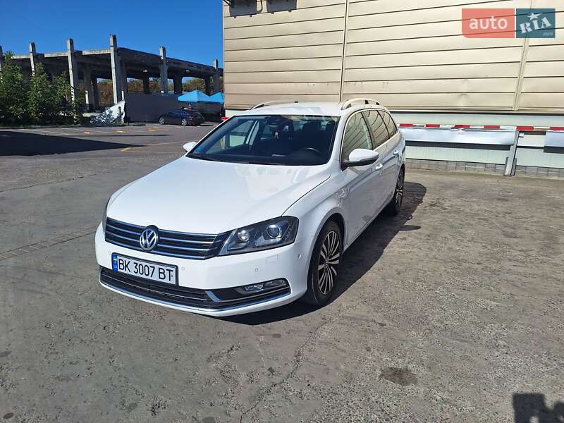 Универсал Volkswagen Passat 2013 в Ровно