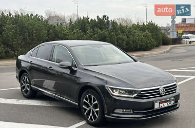 Седан Volkswagen Passat 2018 в Києві