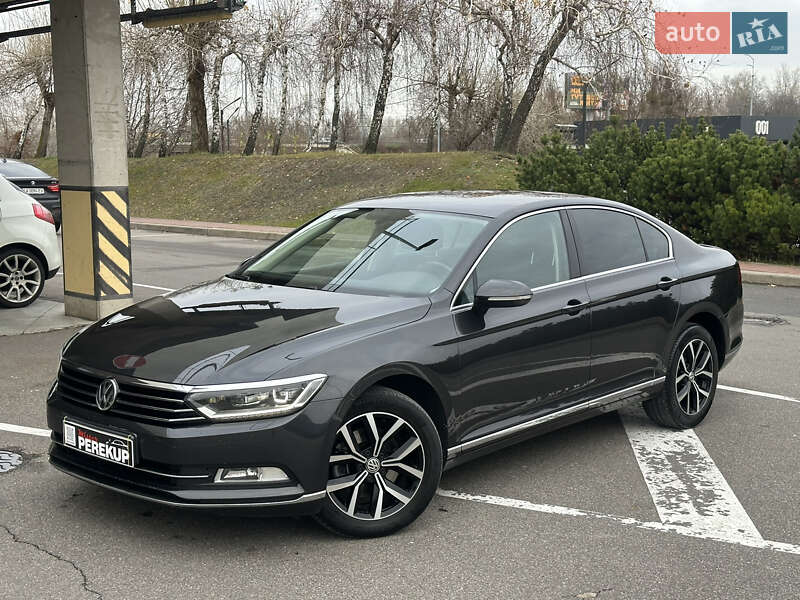 Седан Volkswagen Passat 2018 в Киеве