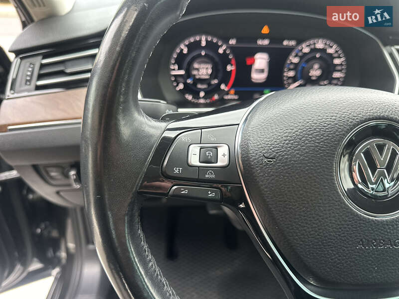 Седан Volkswagen Passat 2018 в Киеве