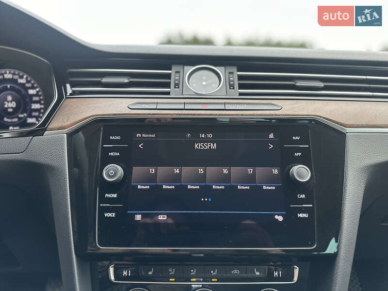 Седан Volkswagen Passat 2018 в Киеве