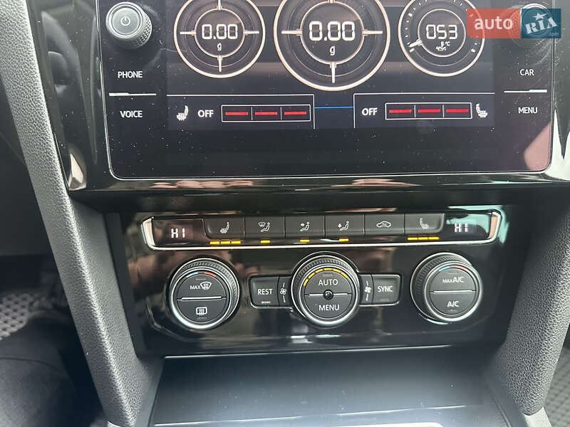 Седан Volkswagen Passat 2018 в Киеве