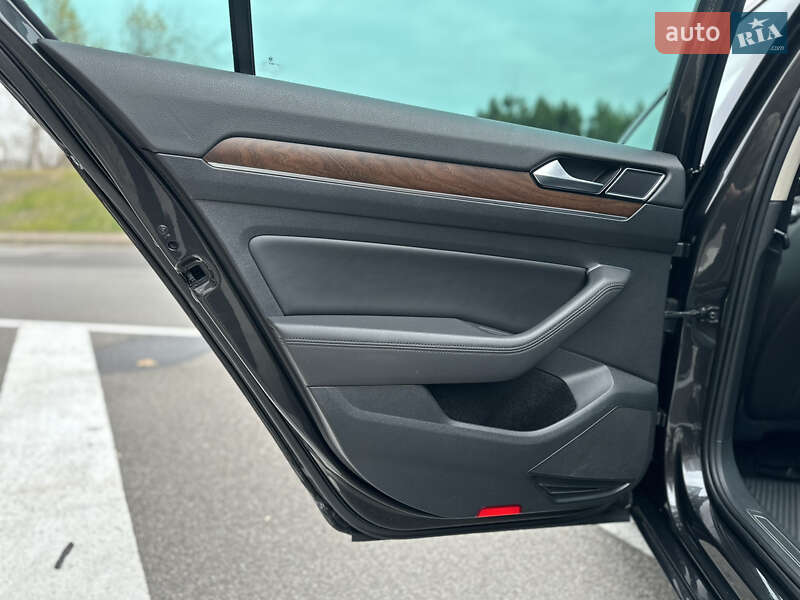 Седан Volkswagen Passat 2018 в Киеве