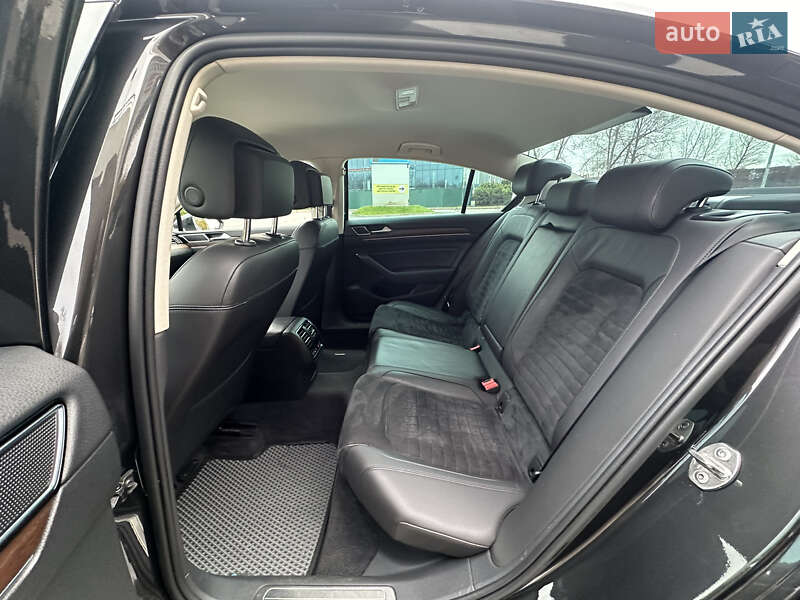 Седан Volkswagen Passat 2018 в Киеве