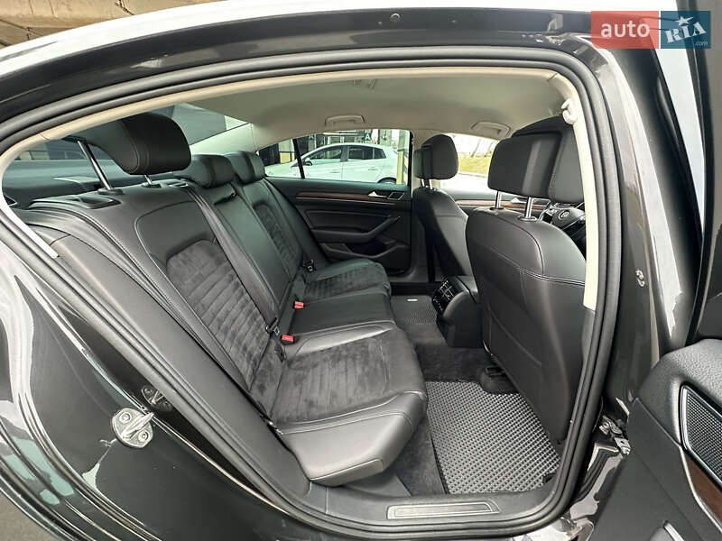 Седан Volkswagen Passat 2018 в Киеве