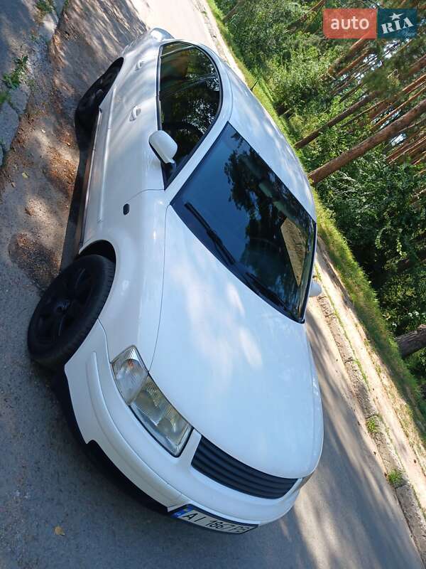 Седан Volkswagen Passat 1999 в Києві