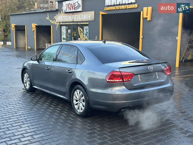 Седан Volkswagen Passat 2012 в Днепре
