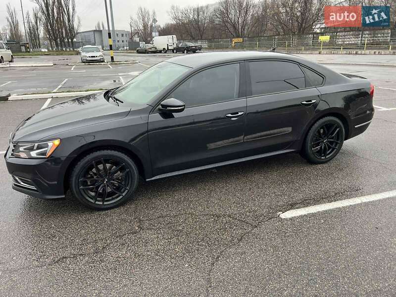 Седан Volkswagen Passat 2017 в Киеве