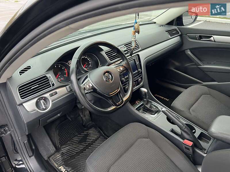 Седан Volkswagen Passat 2017 в Киеве