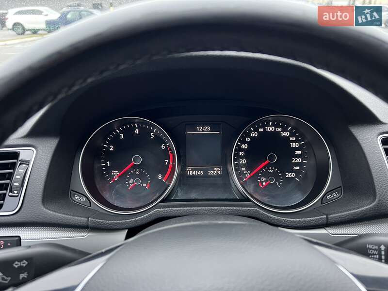 Седан Volkswagen Passat 2017 в Киеве