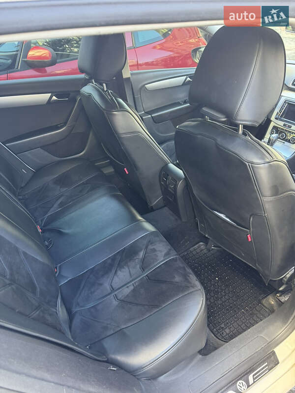 Универсал Volkswagen Passat 2013 в Ивано-Франковске
