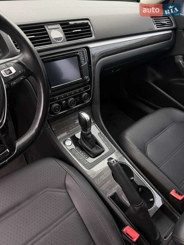 Седан Volkswagen Passat 2016 в Запорожье