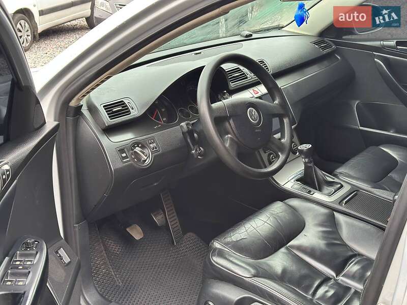 Седан Volkswagen Passat 2006 в Харкові