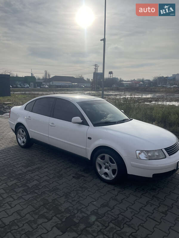Седан Volkswagen Passat 1999 в Києві