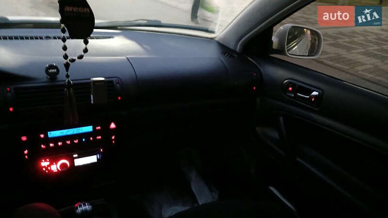 Седан Volkswagen Passat 1999 в Києві